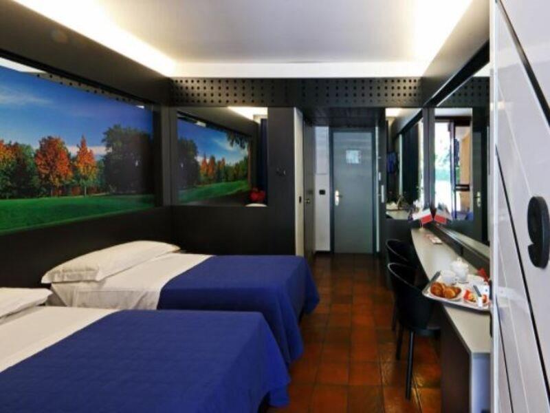 Hotel Pineta Busto Arsizio Kültér fotó