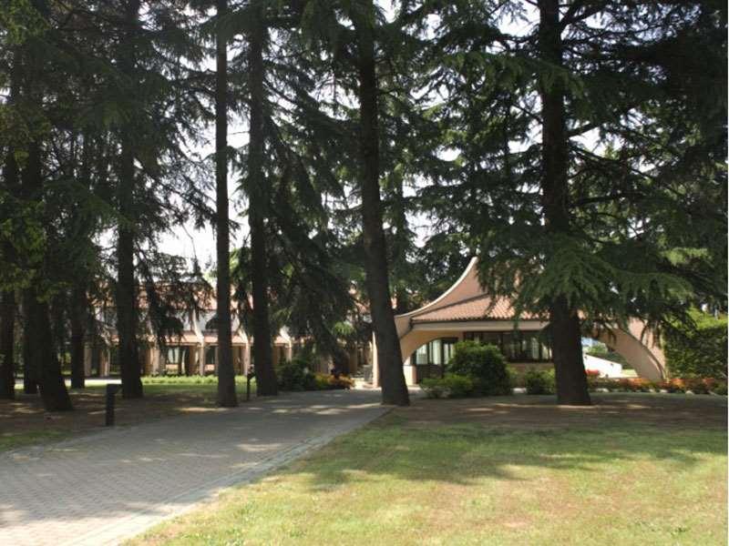 Hotel Pineta Busto Arsizio Kültér fotó