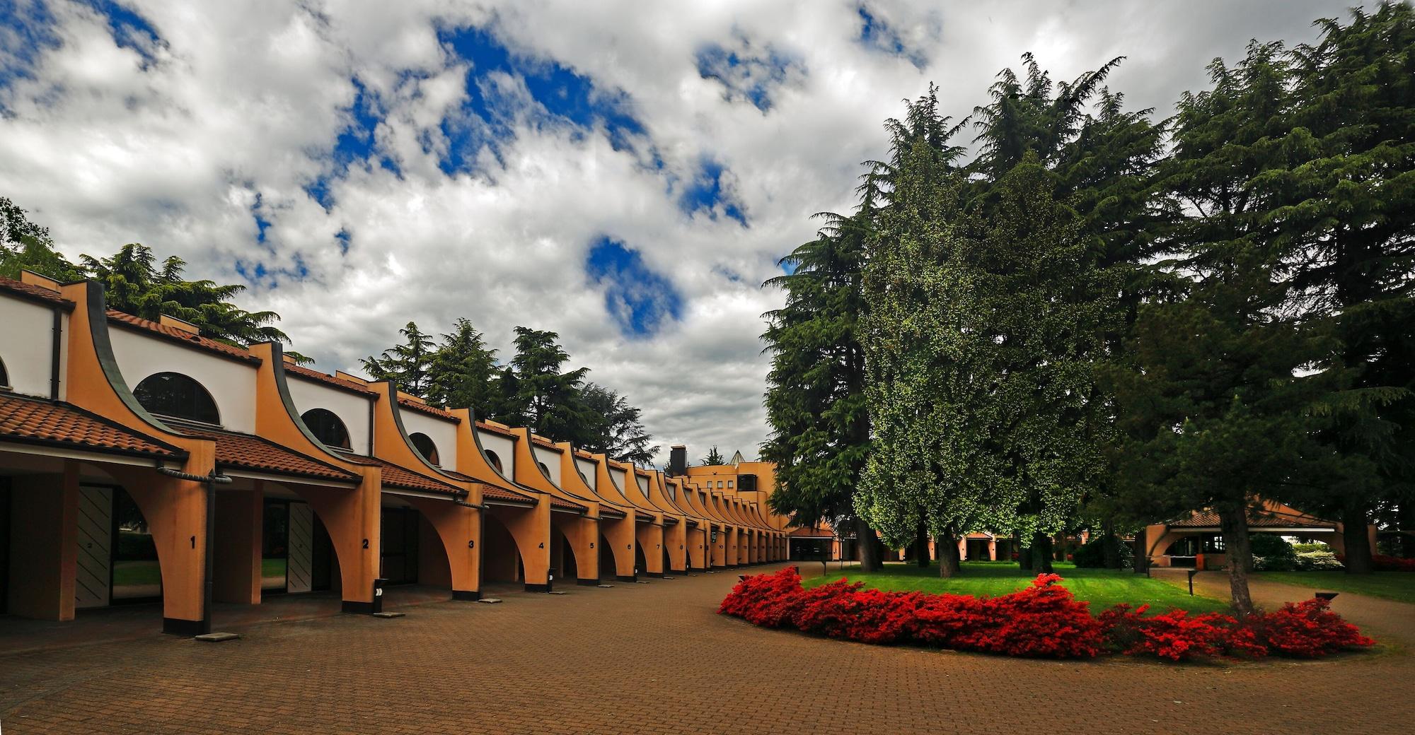 Hotel Pineta Busto Arsizio Kültér fotó