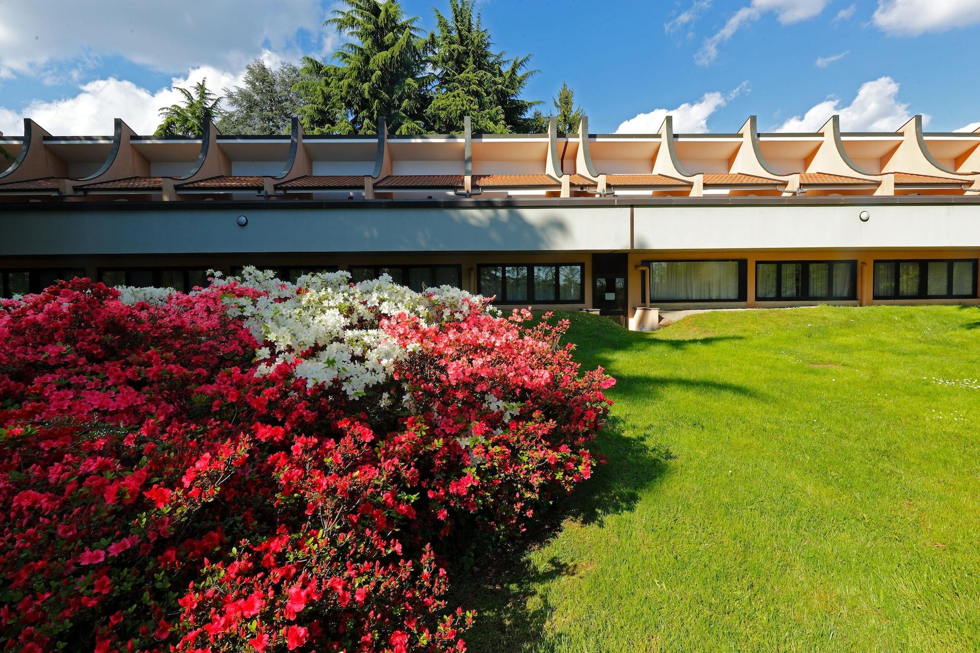 Hotel Pineta Busto Arsizio Kültér fotó