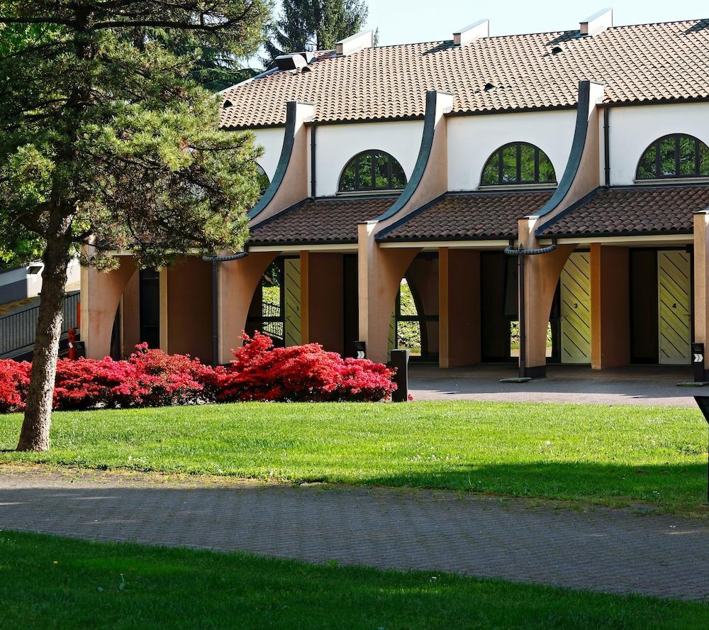 Hotel Pineta Busto Arsizio Kültér fotó