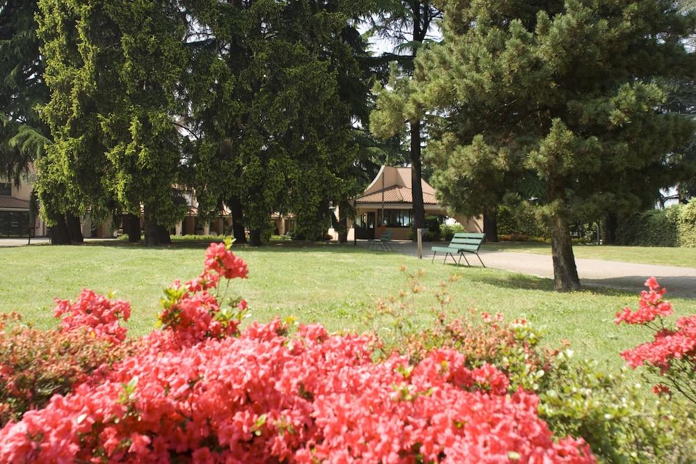 Hotel Pineta Busto Arsizio Kültér fotó