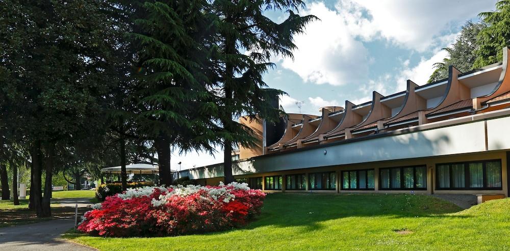 Hotel Pineta Busto Arsizio Kültér fotó