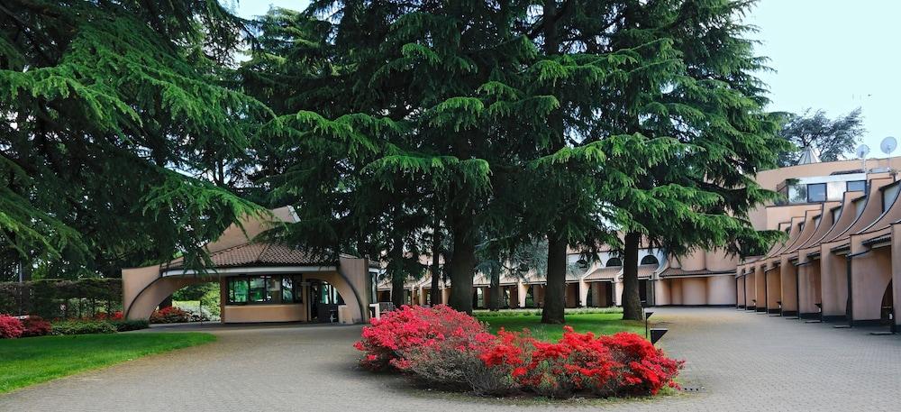 Hotel Pineta Busto Arsizio Kültér fotó
