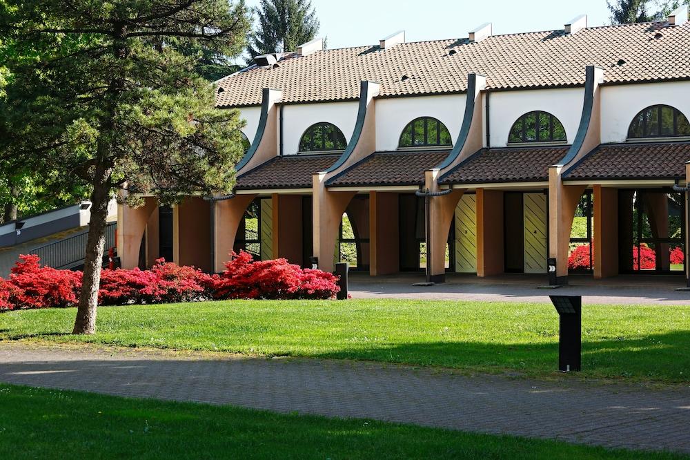 Hotel Pineta Busto Arsizio Kültér fotó
