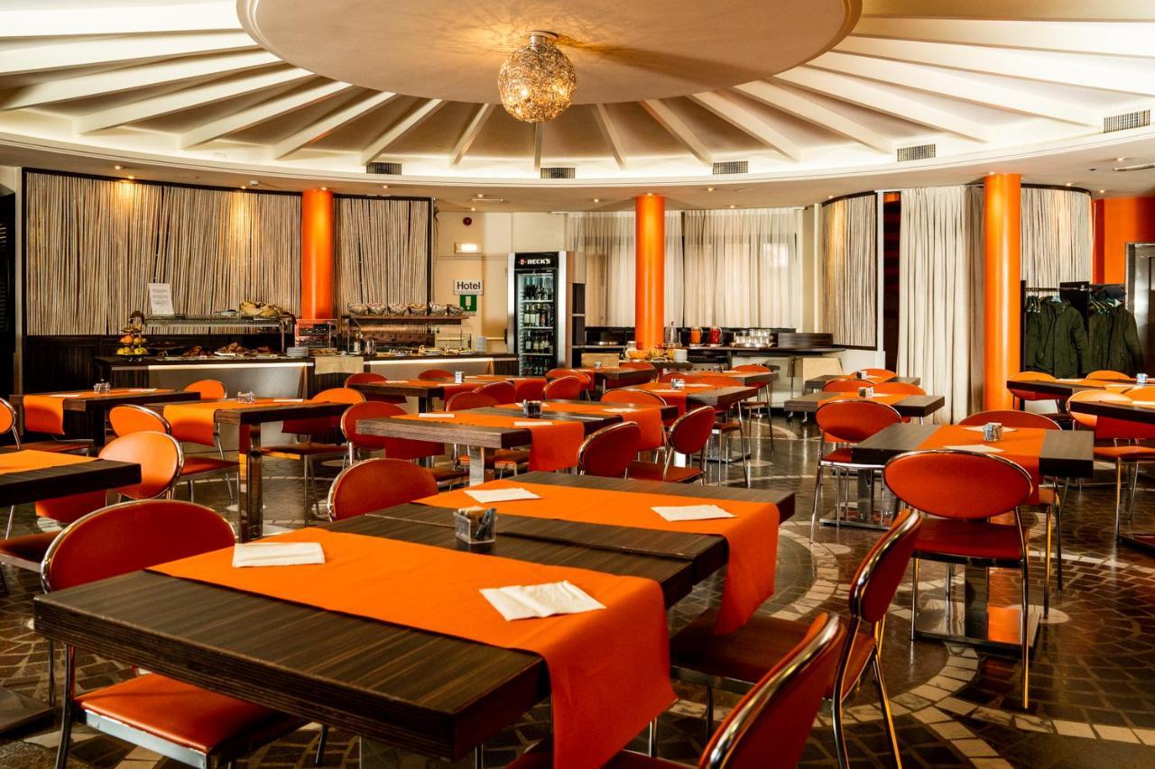 Hotel Pineta Busto Arsizio Kültér fotó