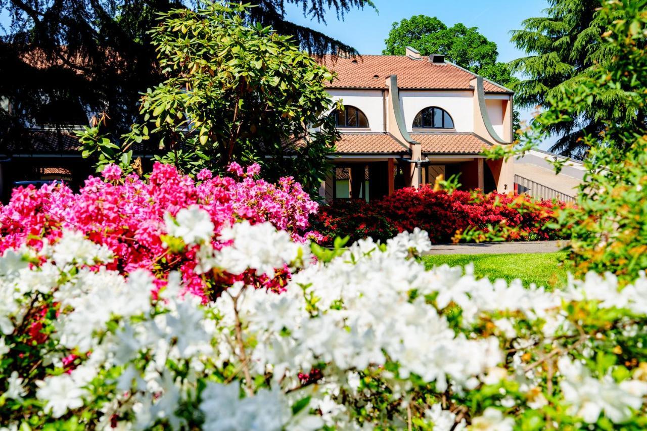 Hotel Pineta Busto Arsizio Kültér fotó