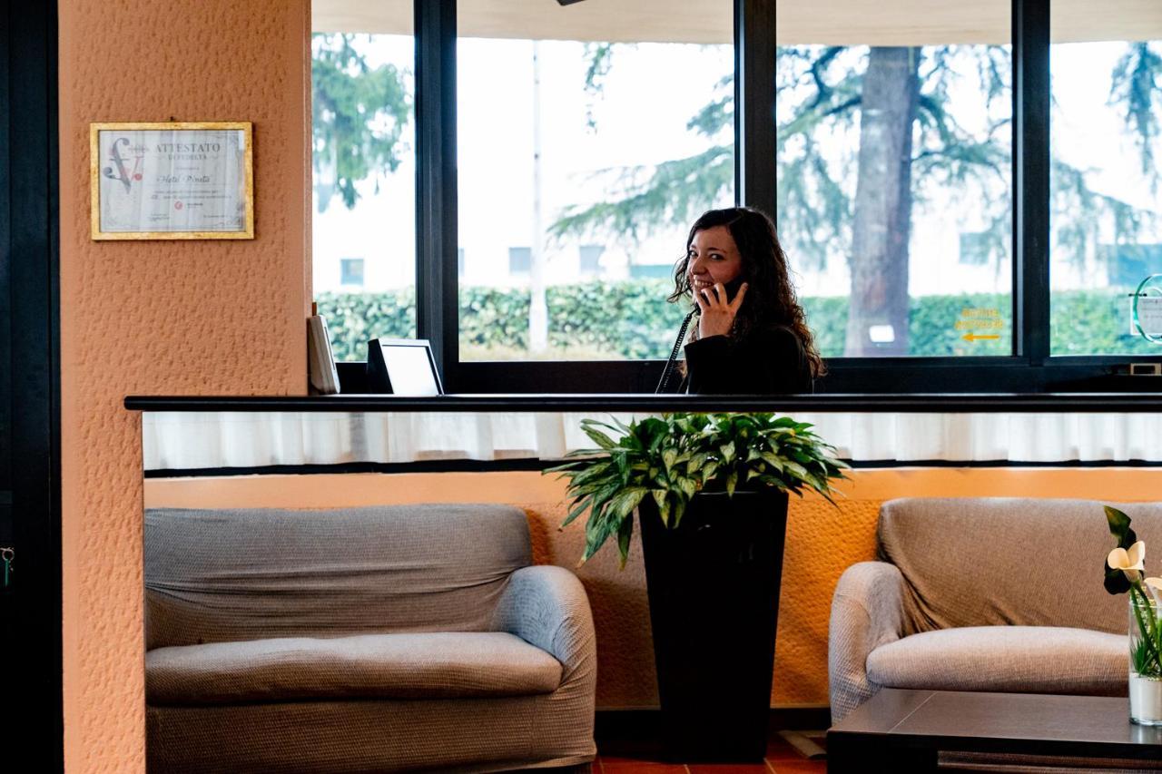 Hotel Pineta Busto Arsizio Kültér fotó