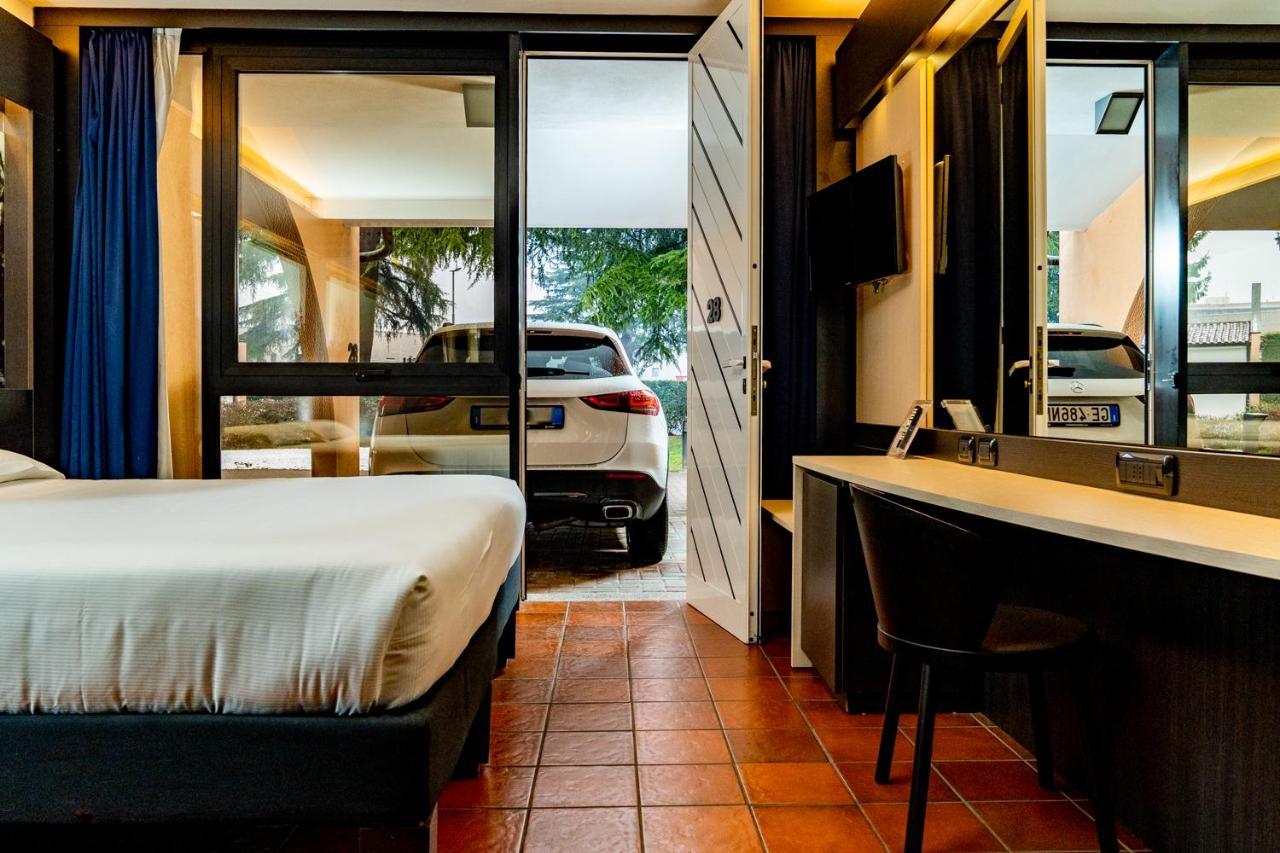 Hotel Pineta Busto Arsizio Kültér fotó