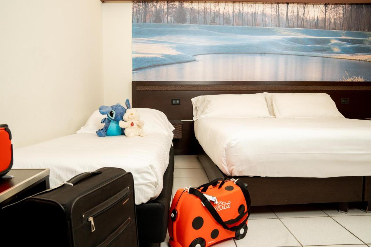 Hotel Pineta Busto Arsizio Kültér fotó