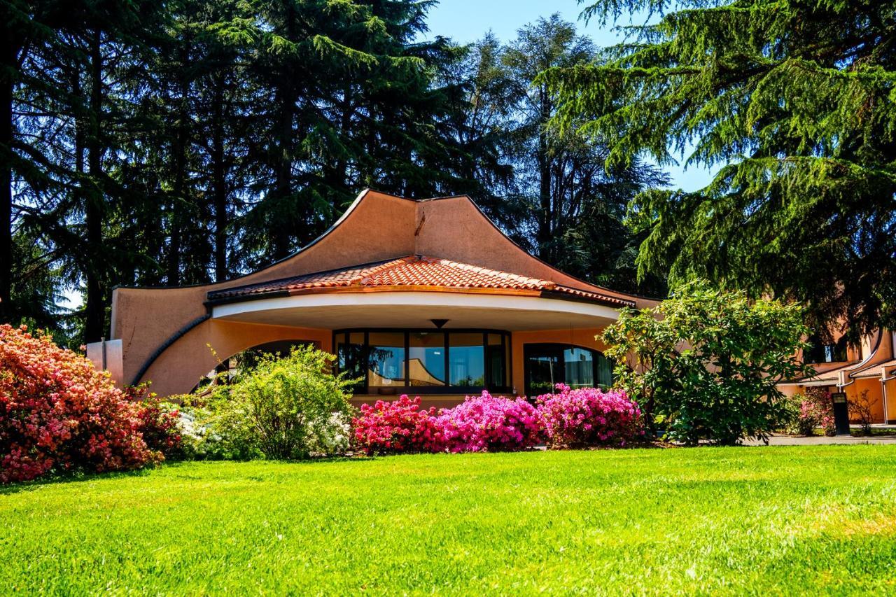 Hotel Pineta Busto Arsizio Kültér fotó
