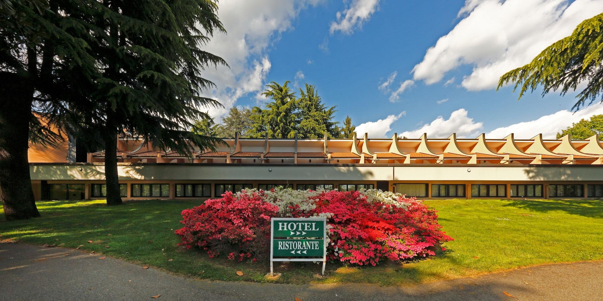Hotel Pineta Busto Arsizio Kültér fotó