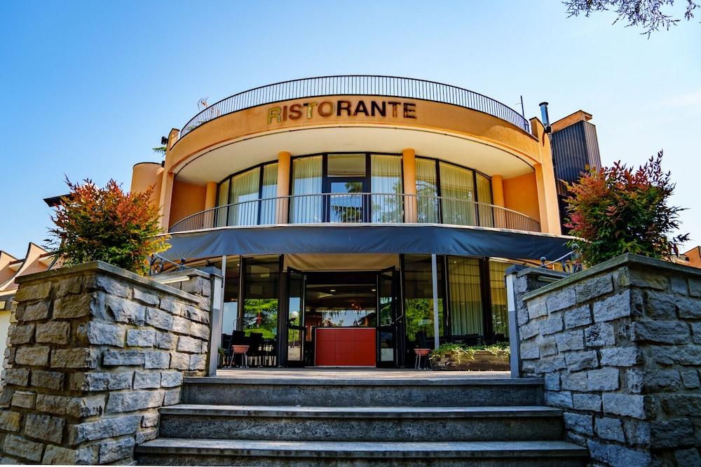 Hotel Pineta Busto Arsizio Kültér fotó