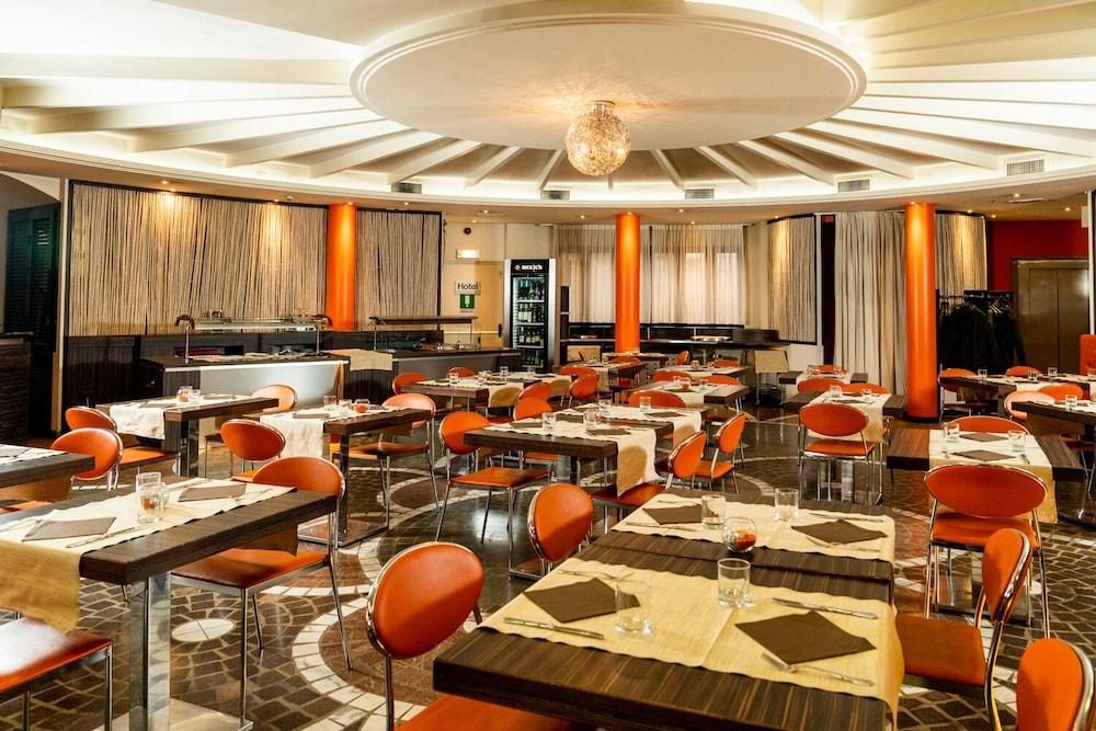 Hotel Pineta Busto Arsizio Kültér fotó
