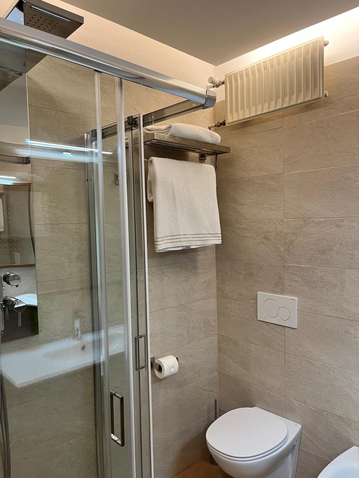 Hotel Pineta Busto Arsizio Kültér fotó