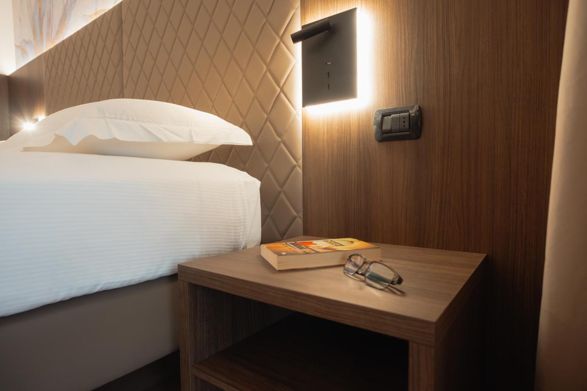 Hotel Pineta Busto Arsizio Kültér fotó