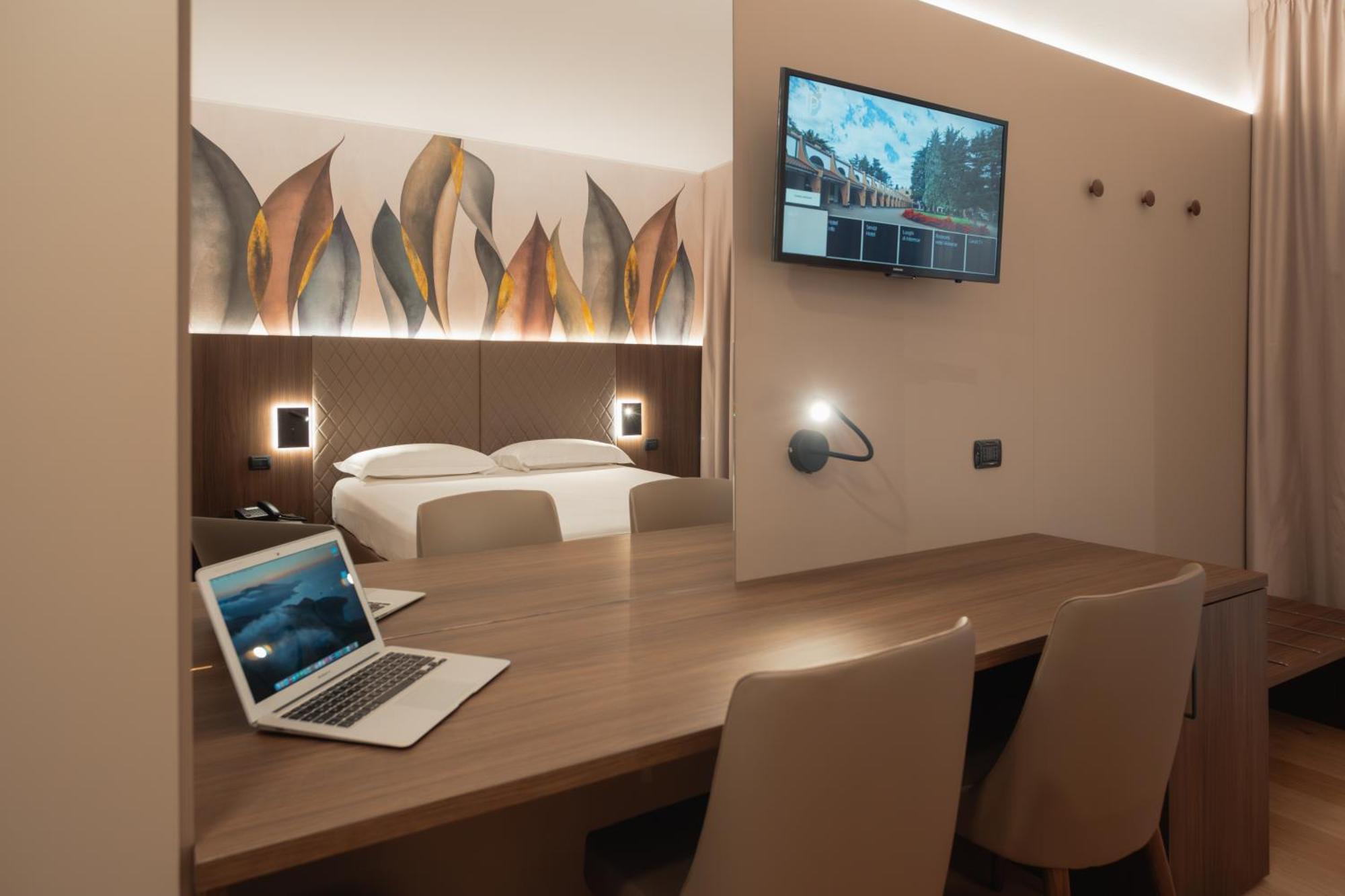 Hotel Pineta Busto Arsizio Kültér fotó