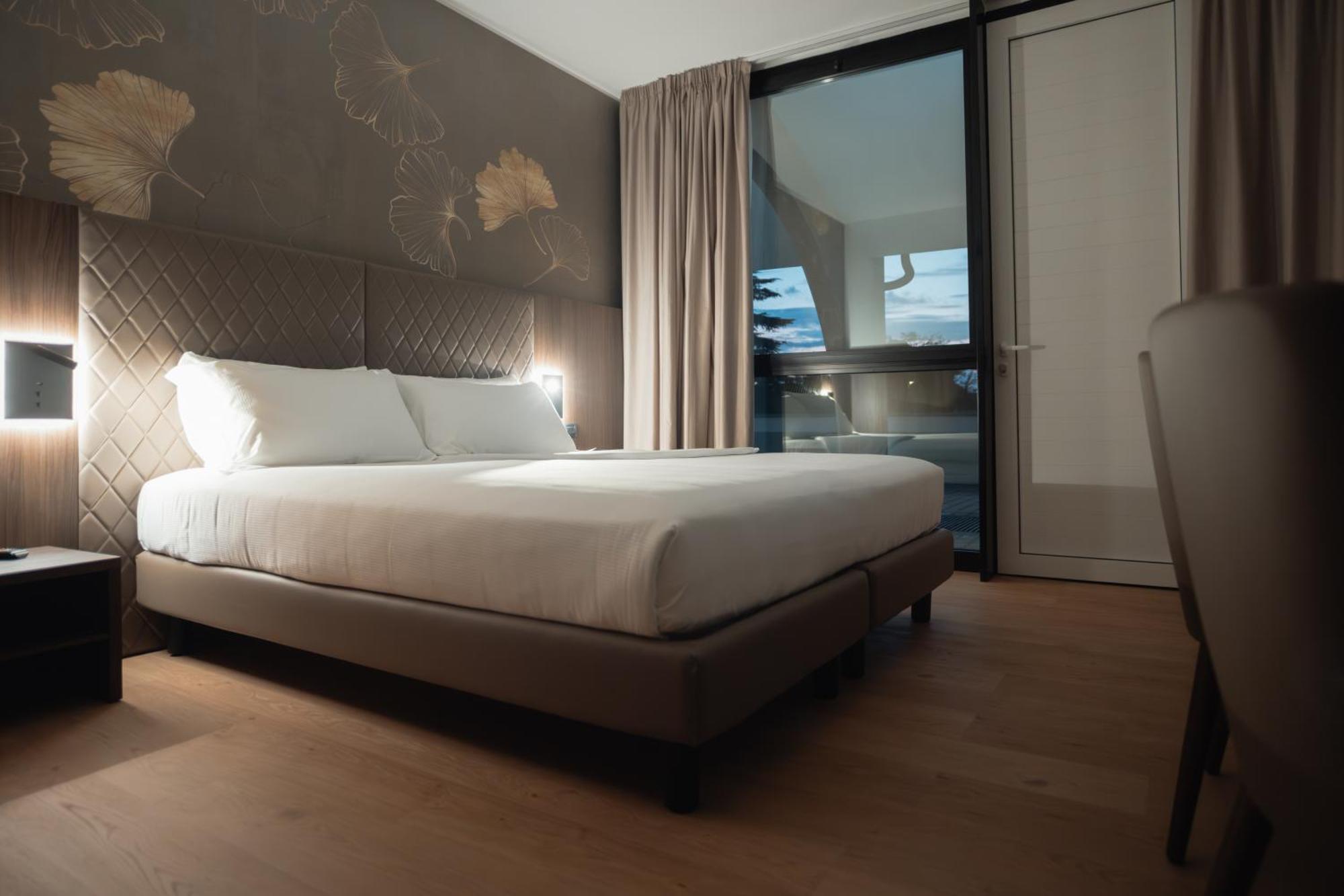 Hotel Pineta Busto Arsizio Kültér fotó