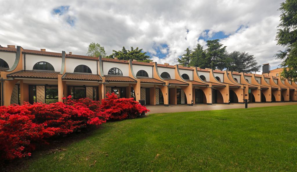 Hotel Pineta Busto Arsizio Kültér fotó